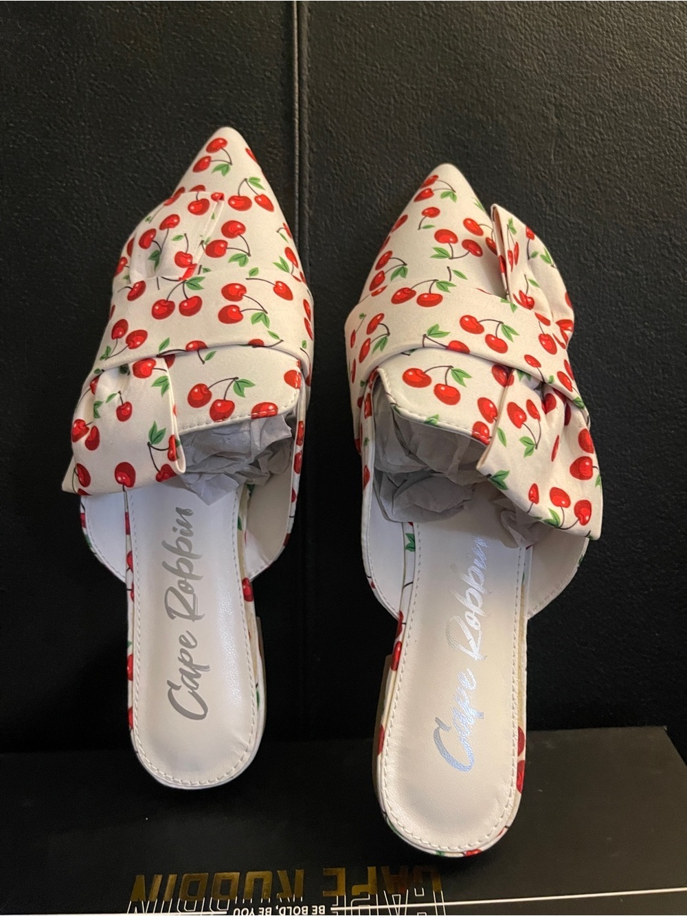 Cape Ribbon Women’s Cherry-Print Pointed Toe Slip-On Mules -White/Red Sz 6 NWB